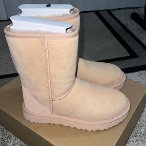 Women’s size 5 light pink Uggs